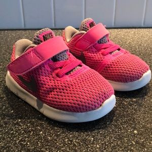Children’s Nike Sneakers - Hot Pink